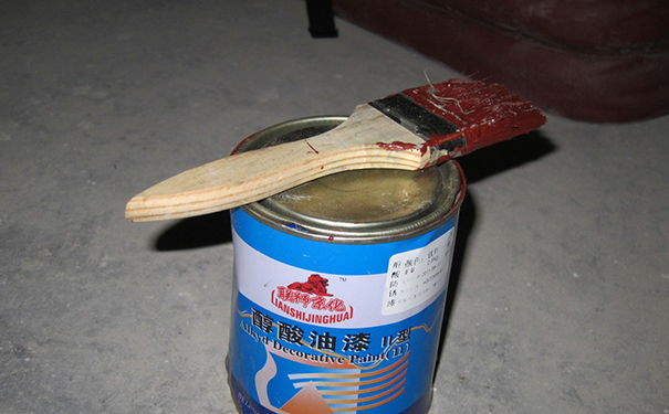 醇酸調和漆可以刷鐵嗎?